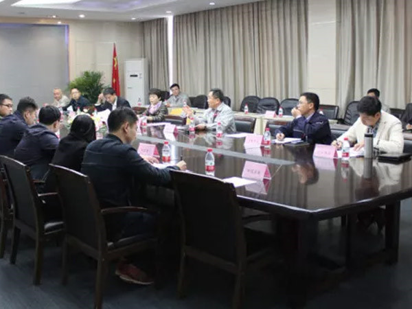 營(yíng)銷公司召開(kāi)年終總結(jié)大會(huì)