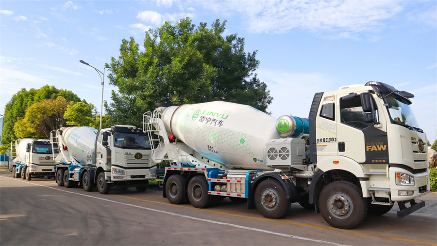 秋高氣爽，再傳捷報(bào)！50臺(tái)凌宇混動(dòng)攪拌車奔赴華東，盡顯靚麗風(fēng)采