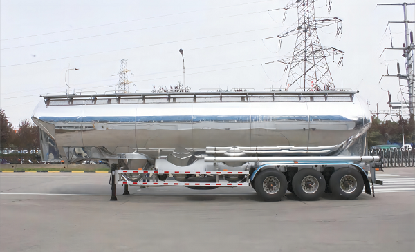 鋁合金立式粉罐半掛車的優(yōu)勢都有哪些？