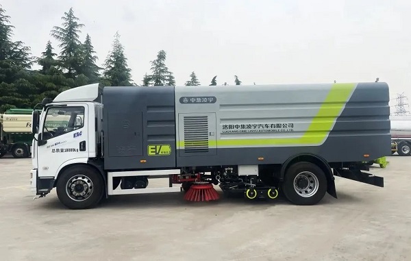 凌宇純電動洗掃車的特點(diǎn)詳解！出色在哪？