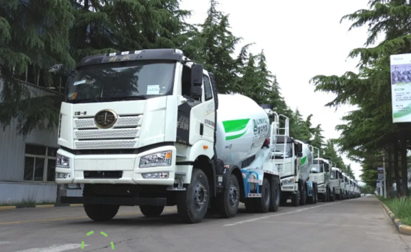 【發(fā)車新聞】看！TA們列隊(duì)成行，趕上春夏交接的“末班車”！