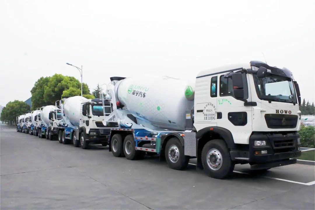 繁花似錦春暖陽，凌宇攪拌發(fā)車忙！