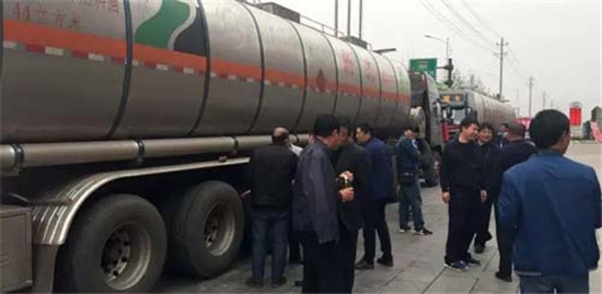 中集凌宇：三晉大地現(xiàn)新潮液罐車，引來200多人圍觀