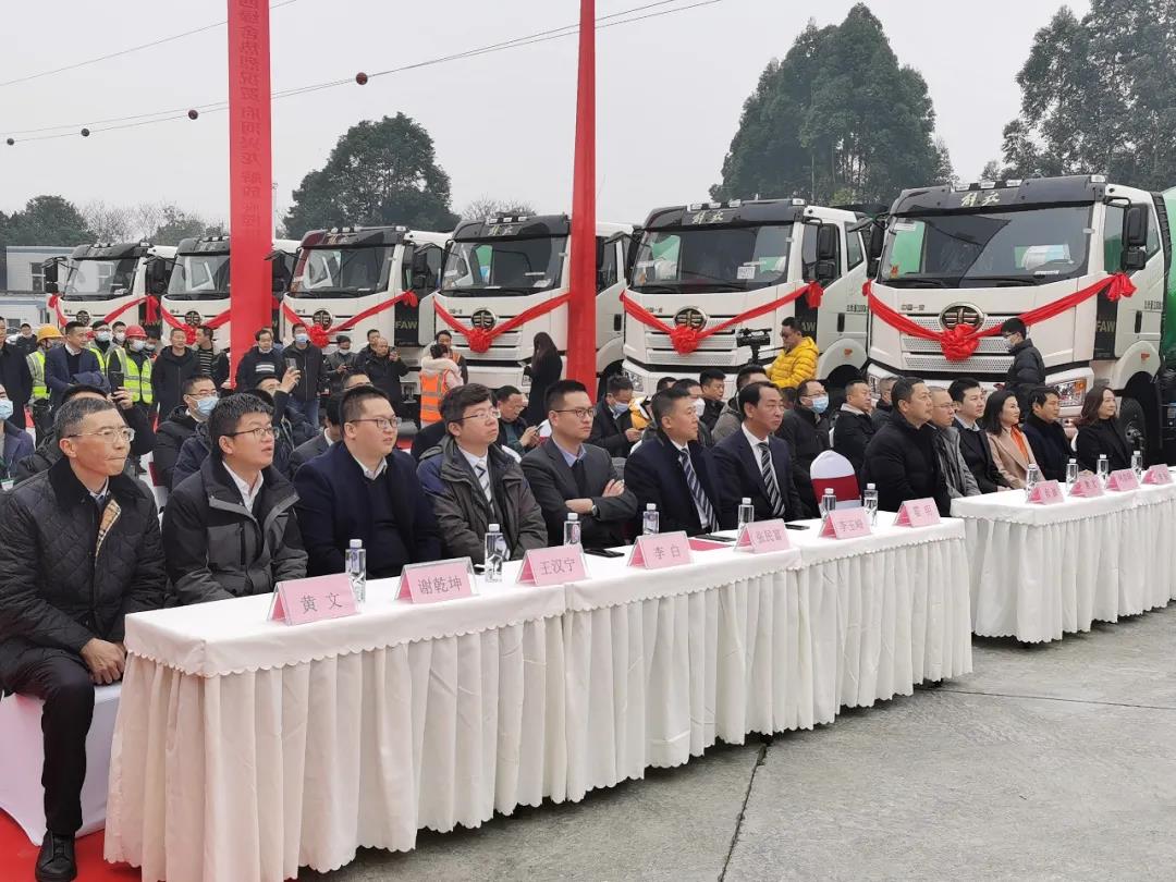 瑞虎迎新 戰(zhàn)績(jī)恢弘！80臺(tái)解放&凌宇一體化攪拌車(chē)交付蜀國(guó)之地