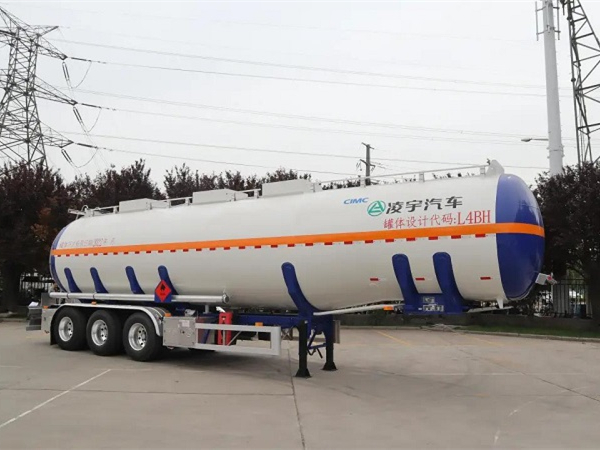 中集凌宇新款鋁合金易燃液體運(yùn)輸車來了！