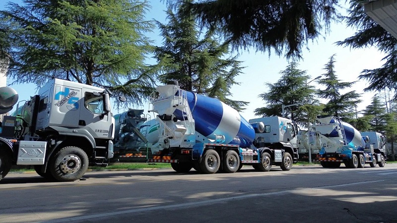 【發(fā)車新聞】凌宇攪拌車交付一線，牡丹花開又逢君！