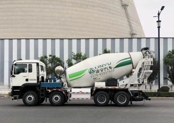 重汽&凌宇電驅(qū)橋攪拌車，會(huì)省錢的才是卡友選擇的！